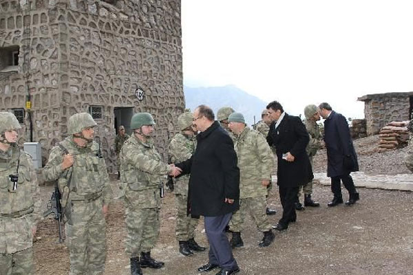 Vali, sınır birliklerini ziyaret etti