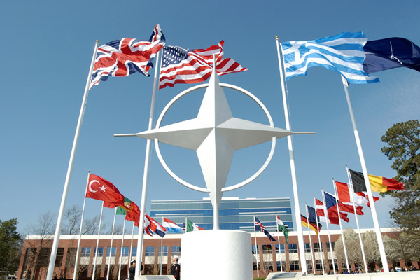 BM ve NATO'dan Paris açıklaması