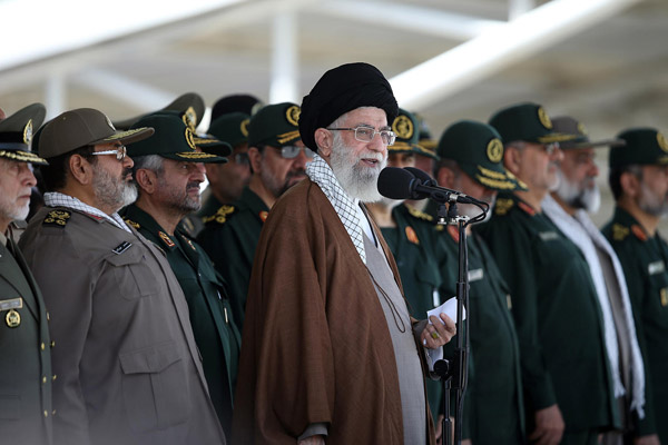 İran'da Hizip savaşları kızışıyor