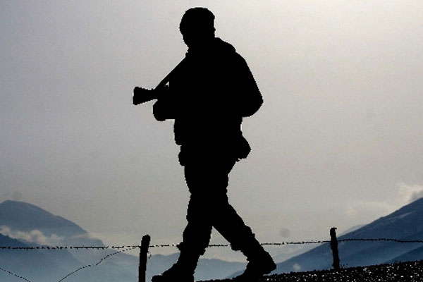 Hem askerden hem PKK'dan kaçtı