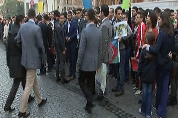 İran protesto edildi