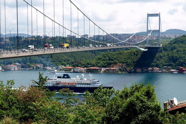 Boğaziçi Köprüsü trafiğe kapatıldı