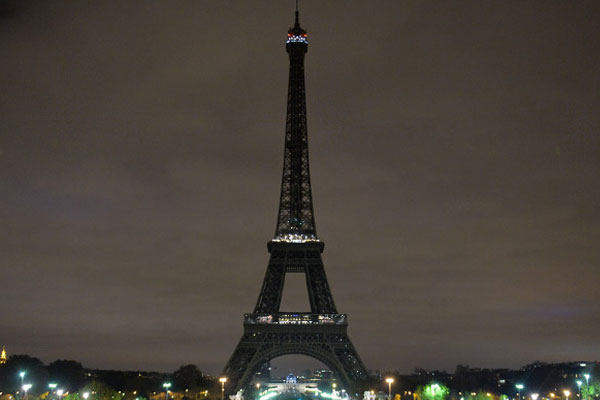 Eyfel Kulesi karartıldı