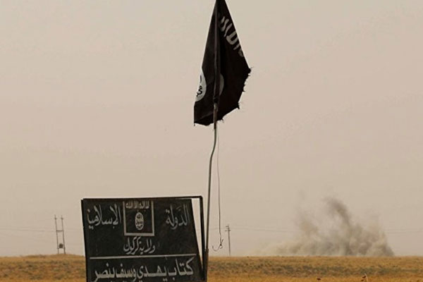 Fransa Rakka'da sivil bölgeleri vuruyor