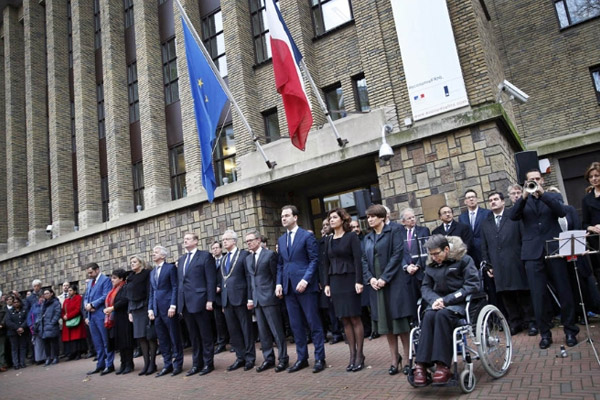 Avrupa saygı duruşunda bulundu