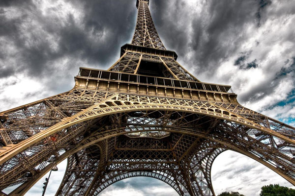 Eyfel Kulesi ziyaretlere açıldı