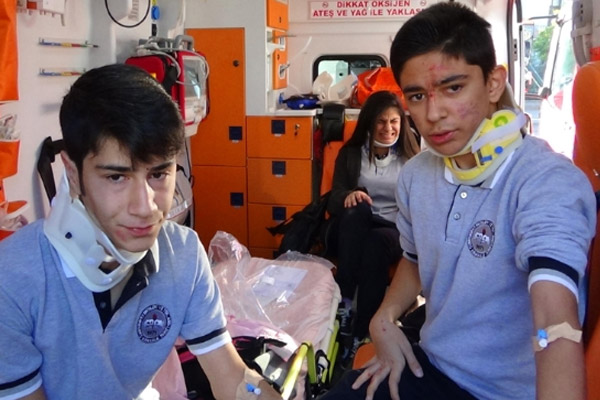 Öğrenci servisi kaza yaptı: 16 yaralı