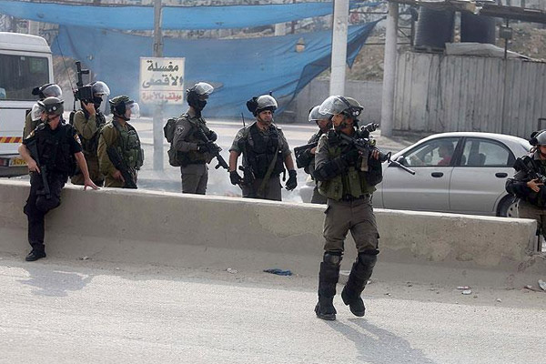 İsrail 16 Filistinliyi gözaltına aldı