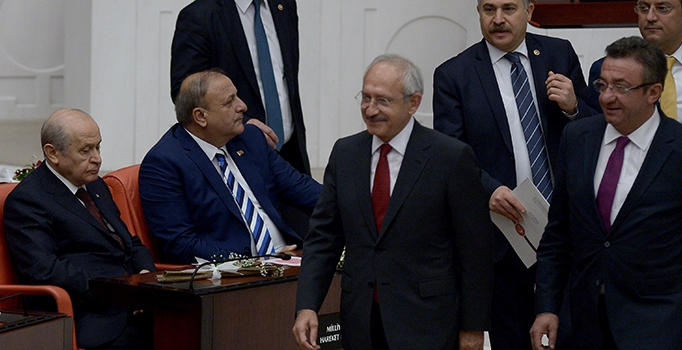 Bahçeli ve Kılıçdaroğlu tokalaşmadı