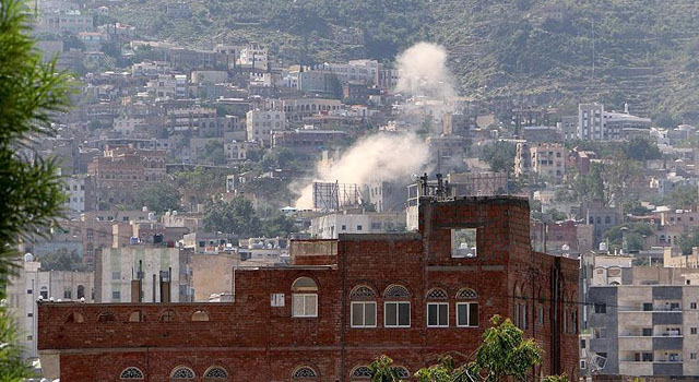 'Husilerin füze cephaneliği vuruldu'