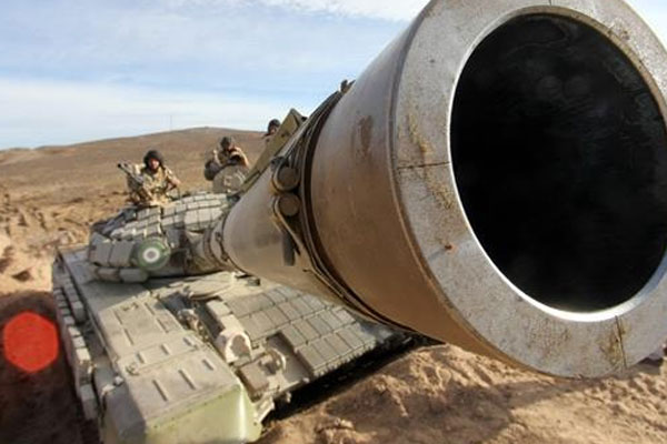 İran'dan IŞİD'le savaş tatbikatı