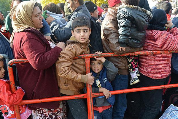 Paris saldırılarının 'günah keçisi' sığınmacılar olabilir