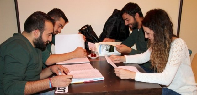 Ders çalışana çay ikramı