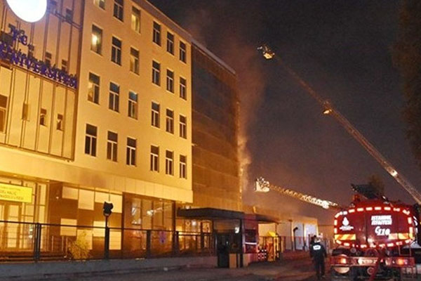 Haliç Üniversitesi'nde korkutan yangın