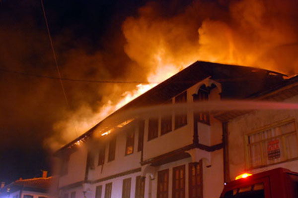 4 bina alev alev yandı