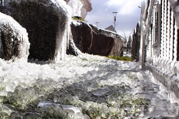 Erzurum’da süs havuzları buz tuttu