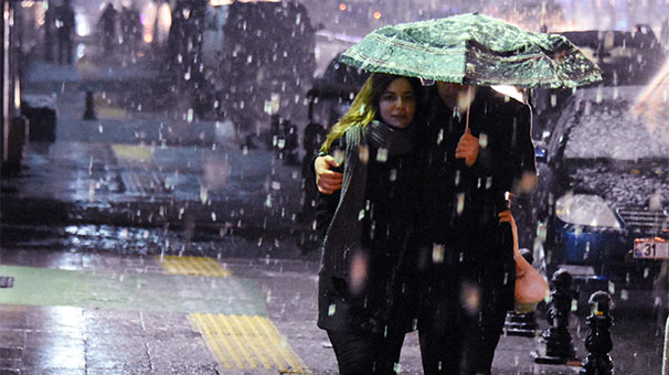 Van’a mevsimin ilk karı yağdı