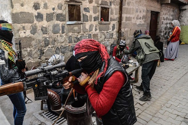 Fransız ajansı PKK'lıları görüntüledi