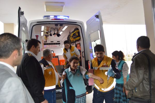 12 öğrenci çikolatadan zehirlendi