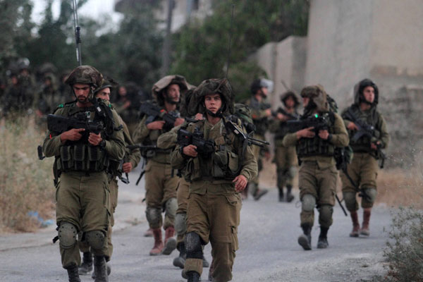 İsrail askerleri Filistinlilere saldırdı