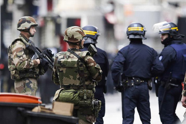 Paris'te yasağın süresi uzatıldı