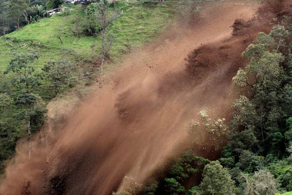 Myanmar'da toprak kayması: 80 ölü