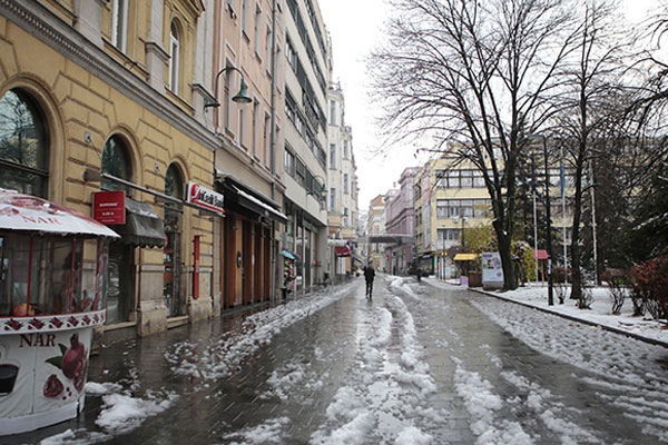 Balkanlar'a mevsimin ilk karı düştü