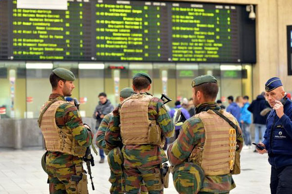 Brüksel'de 'terör' alarmı bugün de korundu