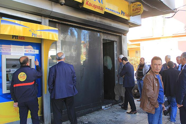 Adıyaman'da PTT şubesine molotoflu saldırı