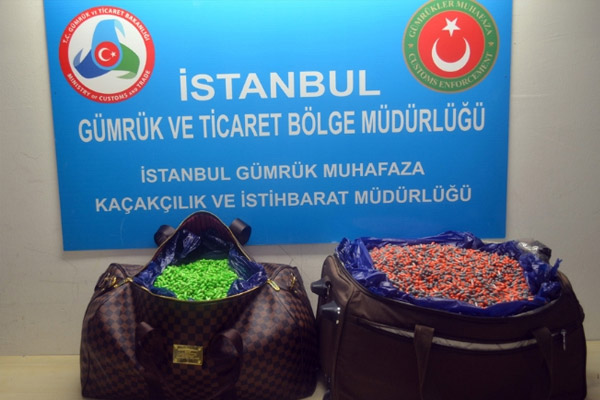 Havalimanında 250 bin adet hap yakalandı