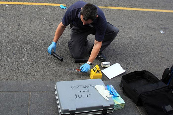 'İsrail öldürüp yanlarına bıçak bırakıyor'