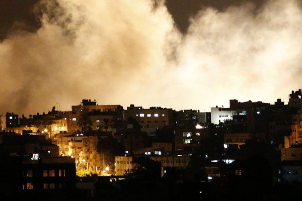 İsrail uçakları Gazze'yi vurdu