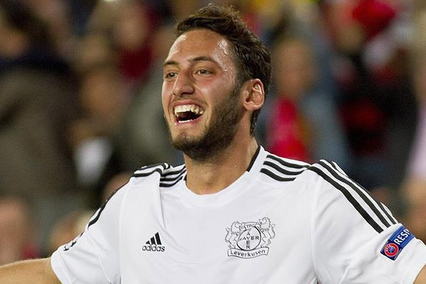 Hakan Çalhanoğlu 'en iyi 11'e aday