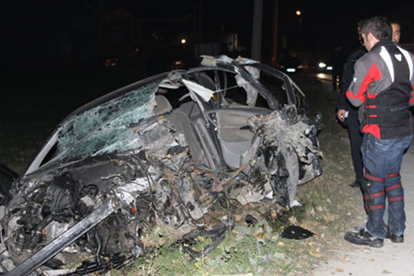 Aşırı hız : 1 ölü 1 yaralı