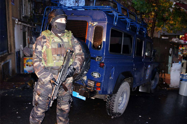 İstanbul'da şafak operasyonu