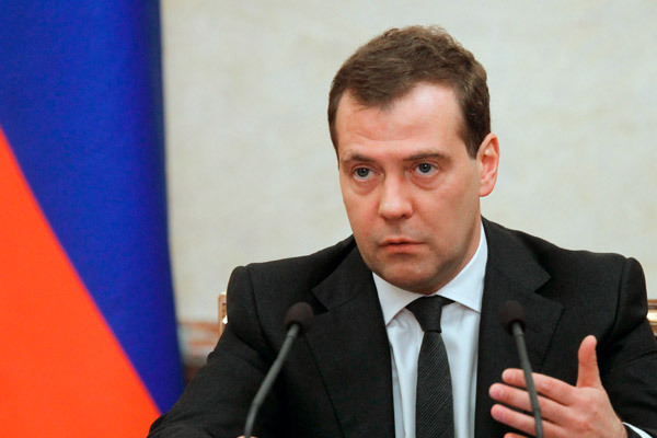 Medvedev Türkiye'yi IŞİD'le tehdit etti