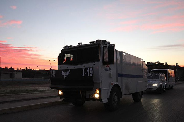 Adana'da bin polisle operasyon