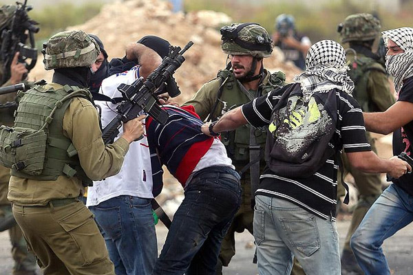 İsrail 2 ayda bin 500 Filistinliyi gözaltına aldı