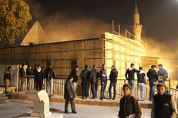 Tarihi camide yangın