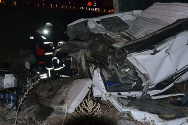 TIR, kamyona çarptı: 1 ölü