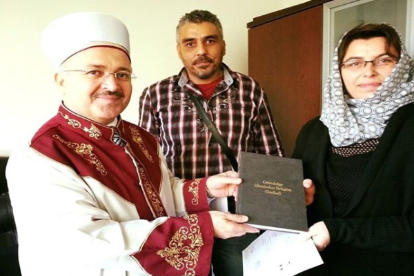 Ezan sesinden etkilenip Müslüman oldu