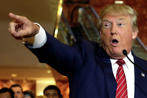 Donald Trump engelli muhabirle alay etti