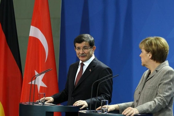 Davutoğlu, Merkel'le görüştü