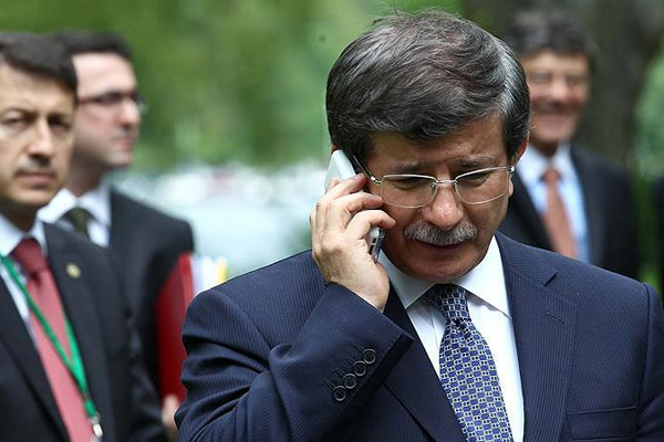 Davutoğlu'ndan Elçi'nin eşine taziye telefonu