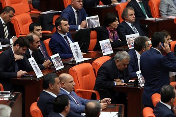 TBMM'de Tahir Elçi gerginliği