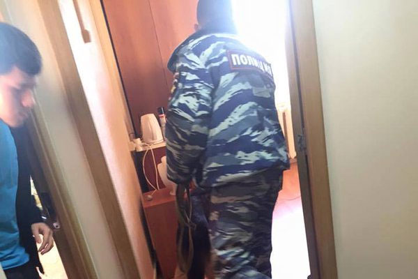 Rus polisinden Türk öğrencilere baskın