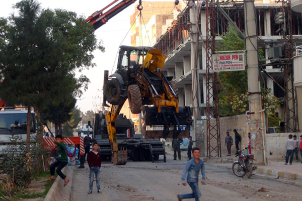 Nusaybin’de barikatlar kaldırılıyor
