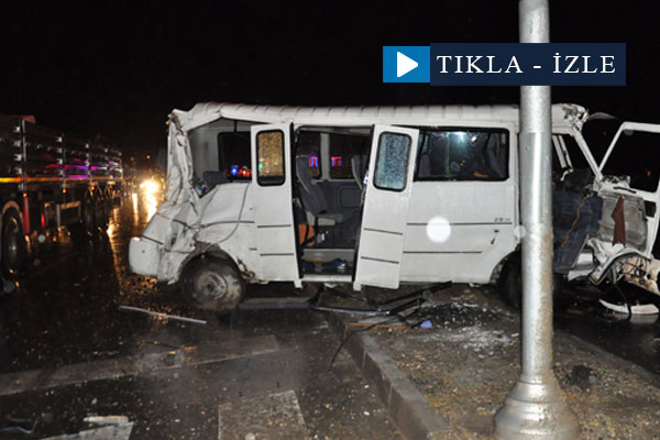 Öğrenci minibüsü TIR'la çarpıştı: 16 yaralı