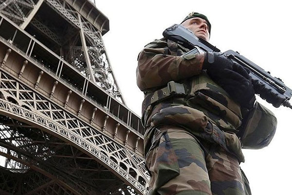 Fransa bin kadar kişiye izin vermedi