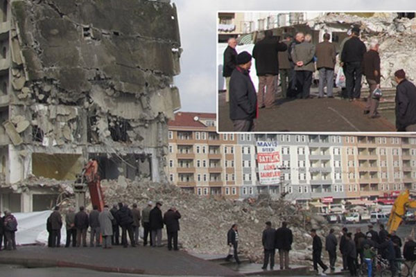Belediye binası hizmete girmeden yıkıldı